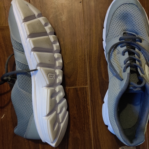 Running shoes - Picture 2 of 3